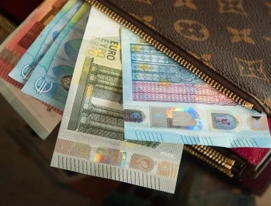 ΟΠΕΚΑ: Παράταση του επιδόματος 1.000 ευρώ σε μητέρες!
